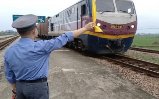 Nhà ga lớn được đặt trên tuyến đường sắt Bắc - Nam, đoạn qua Nghệ An